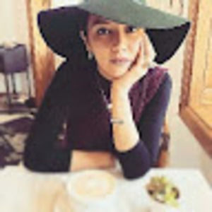 Meet your Posher, Daniela